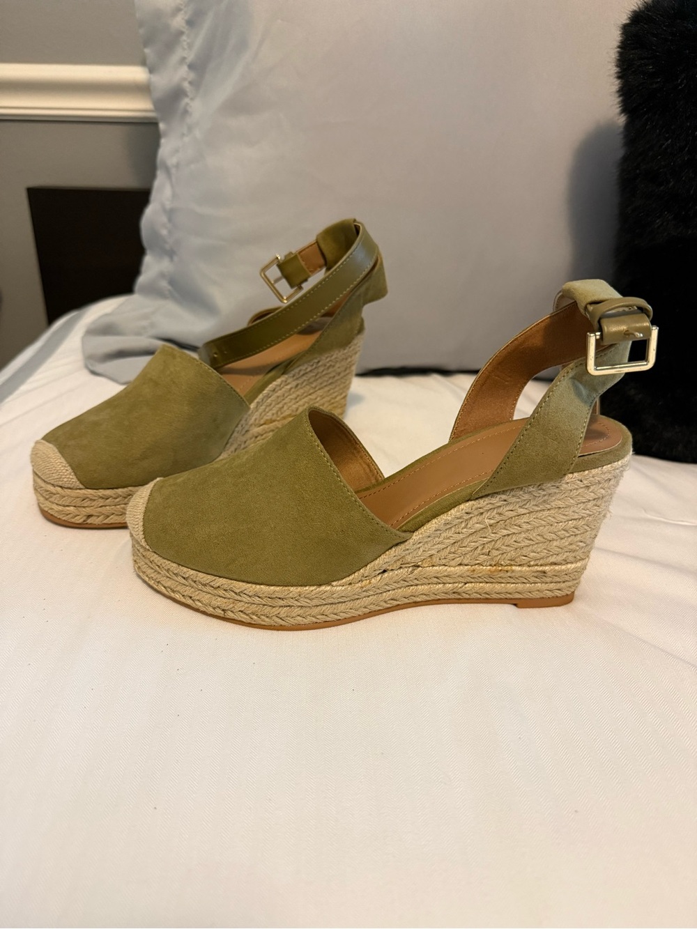 H&M Green Closed Toed Espadrilles